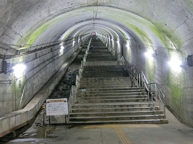 土合駅 階段