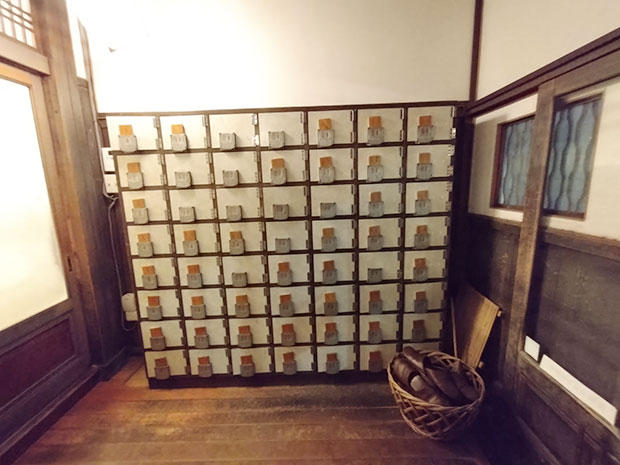 レボン快哉湯 げた箱