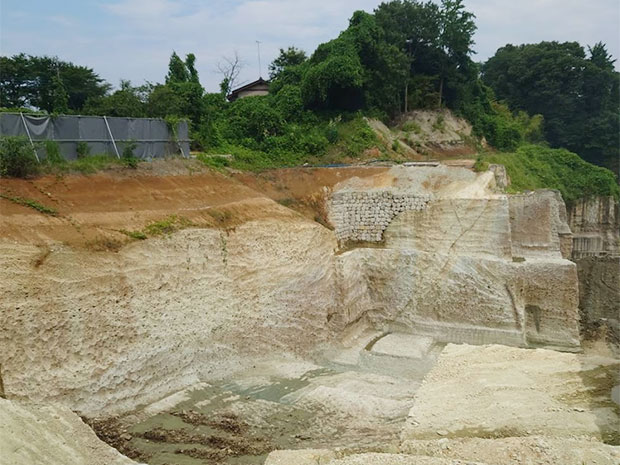カネホン採石場