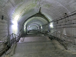 土合駅 トンネル