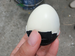 箱根温泉旅行 黒卵をむいた後