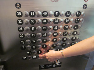ニューヨーク海外旅行 エレベーターのボタン